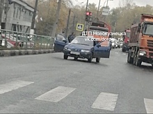 Человек попал под колеса автомобиля в Новокузнецке