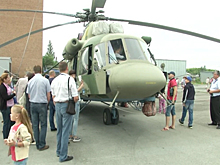 Аэропорт Толмачево показал военные самолеты в день юбилея