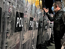 Спикер парламента Грузии призвал митингующих в Тбилиси к спокойствию