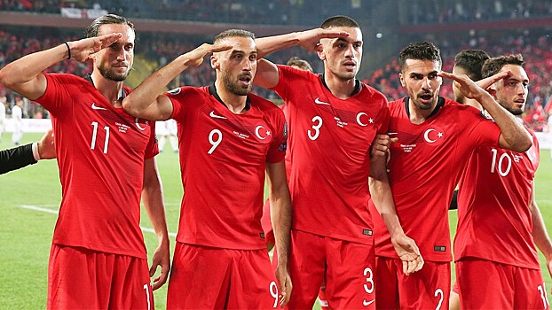 УЕФА рассмотрит воинское приветствие сборной Турции