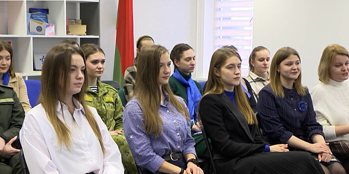 В Беларуси студентки прошли тренинг для руководителей
