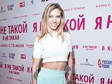 Алиса Салтыкова пришла на премьеру комедии «Я не такой! Я не такая!» в кроп-топе, а Анна Чурина — в романтичном платье