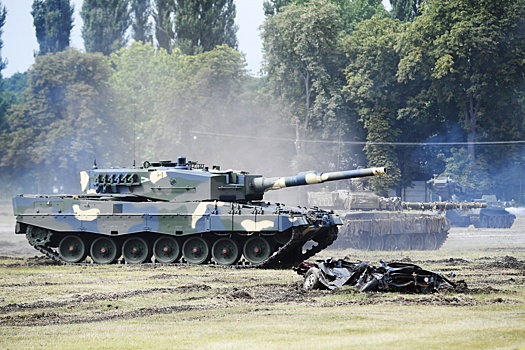 Военкор Котенок показал видео колонны танков Leopard 2A4 в зоне СВО