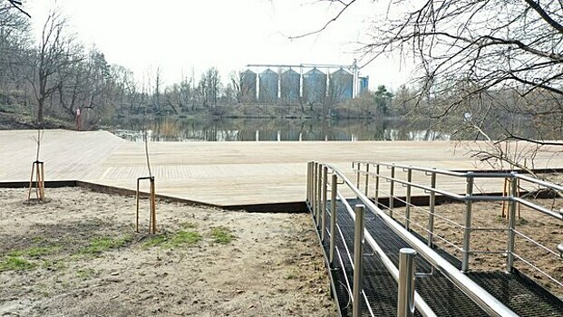 Лежаки, пандус, кабинки: в Калининграде к сезону появится ещё один современный пляж