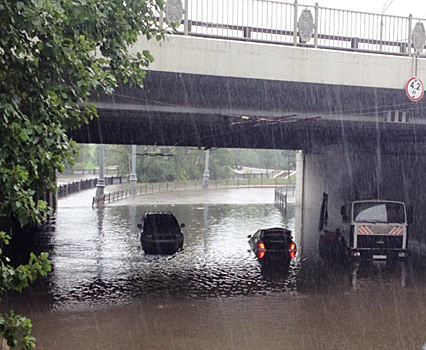 Яуза вышла из берегов на северо-востоке Москвы