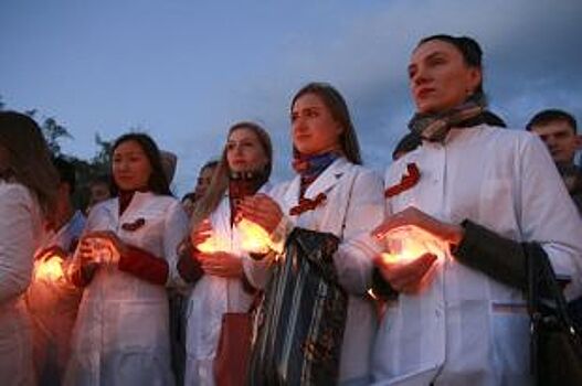 В Барнауле зажгут свечи в память о медиках, погибших в годы войны