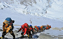 Эверест: в какой момент в этом сезоне все пошло не так? (The Telegraph, Великобритания)
