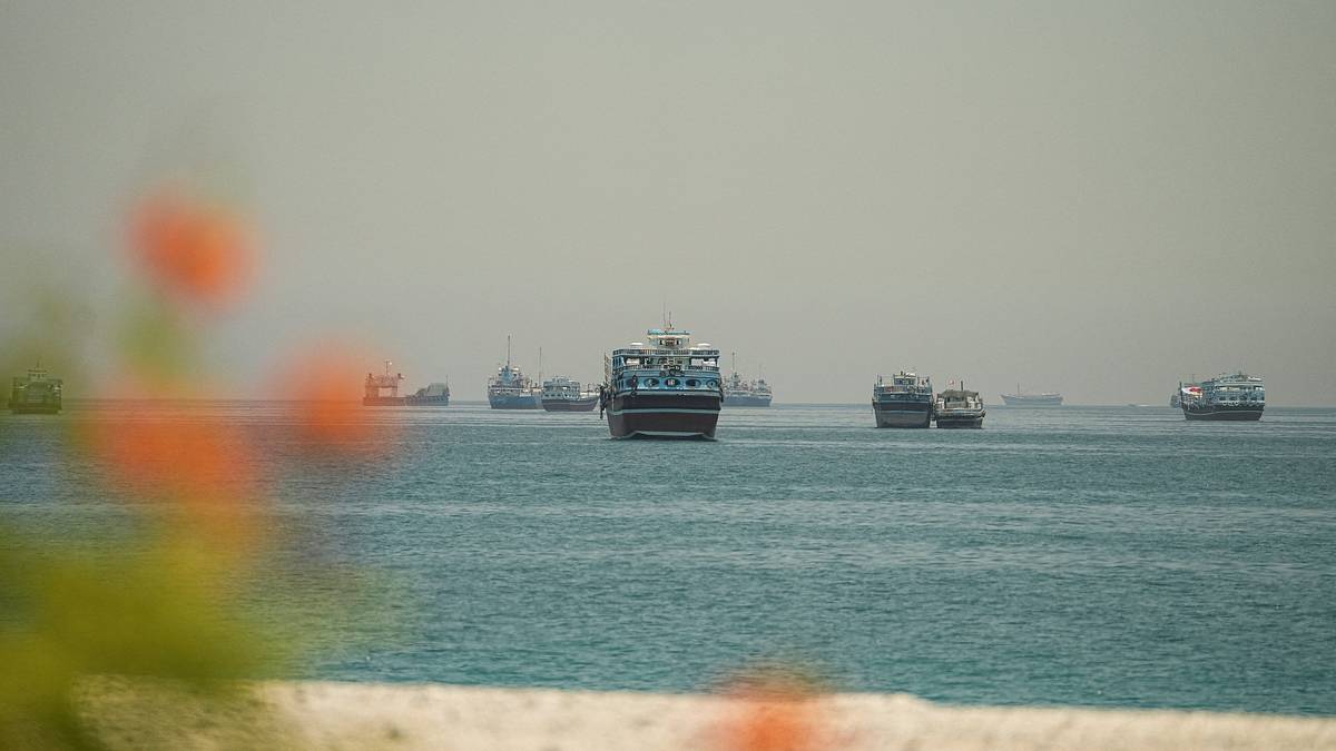Иран аннонсировал платную услугу для судов в Ормузском проливе