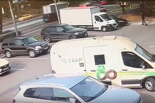 Кража 30 миллионов рублей у бизнесмена в Москве попала на видео