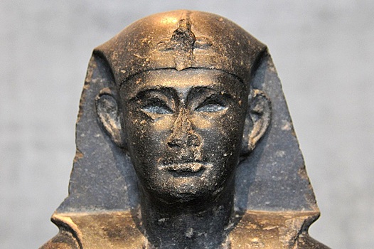 Почему у древнеегипетских статуй нет носов