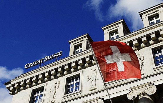 Швейцарские банки начали закрывать счета россиянам