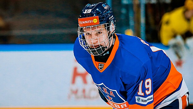 17-летний русский вундеркинд уже забивает во взрослом хоккее. Василия Подколзина не остановить