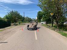 В Курске в опрокинувшемся автомобиле пострадала женщина