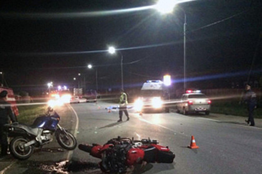 Российский полицейский разбился на спортбайке вместе с коллегой-пассажиркой