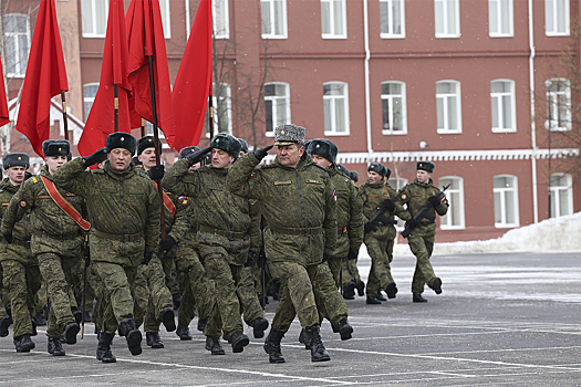 Курсанты Военной академии МТО начали подготовку к военному параду на Красной площади в Москве