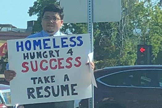 Бездомный вышел на улицу и получил сотни предложений