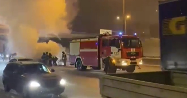 Пожар в люблино. Ясенево москва свр. Пожар в москве 2022. 9 этажный дом. Пожар в свр ясенево.