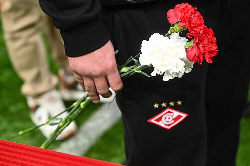 На церемонии прощания с олимпийским чемпионом 1956 года в составе сборной СССР по футболу Никитой Симоняном на стадионе «Лукойл Арена» в Москве, 27 ноября 2025 года