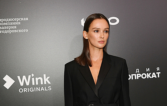 Паулина Андреева в провокационном наряде вышла в свет