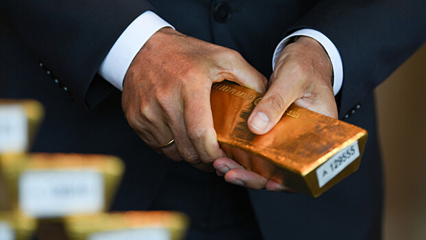 Почему в мире рекордно снижается стоимость золота