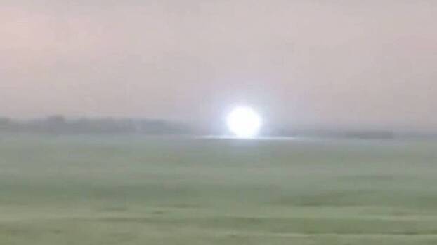 Семейная пара сняла на видео шаровую молнию в Канаде