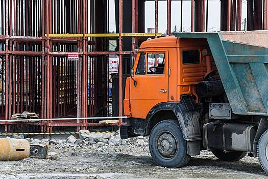 Дважды наехавший на&nbsp;людей водитель самосвала сбежал из&nbsp;России