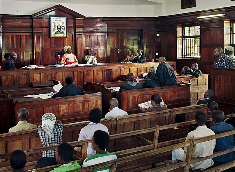 Уганда. Высокий суд Кампалы заседает с судьей Бенджамином Кабиито во главе.