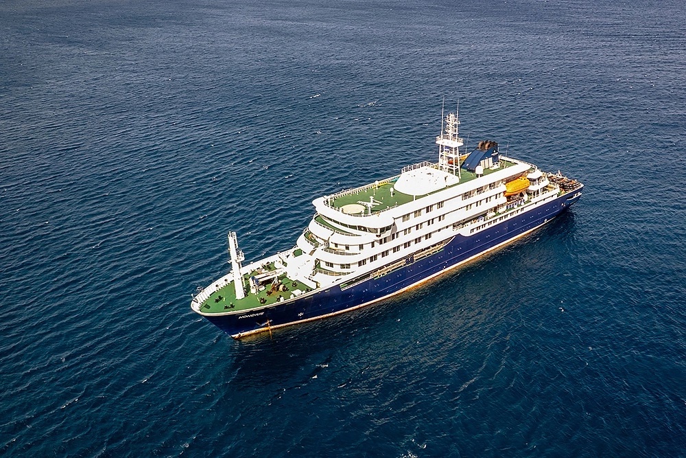 Корабль MV Hondius, где выявили хантавирус, прибывает на Канарские острова