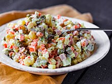 Диетолог Арзамасцев назвал срок хранения новогодних салатов