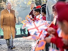 Карла III снова закидали яйцами