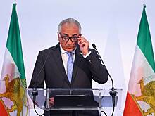 Белый дом провел тайные переговоры с изгнанным иранским принцем. Что об этом известно и готов ли Трамп устроить переворот в Иране?