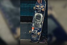 Российский скейтбордист разломал доску с изображением лидера Little Big
