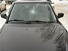 Ревнивый кузбассовец попрыгал на стоящем под окнами его жены автомобиле