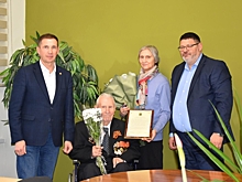 Олег Денисов поздравил ветерана Великой Отечественной войны Николая Комракова с 99-летием