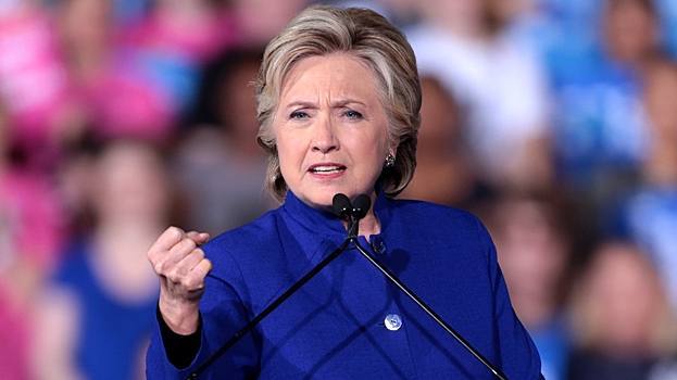 Хиллари Клинтон пожертвовала деньги на чартерные рейсы для вывоза афганских женщин