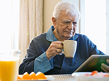 После 65 лет мужчины пользуются интернетом чаще женщин