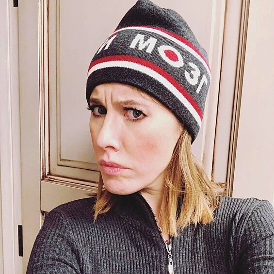 В прошлом Ксения Собчак могла прыгнуть на руки к своей «заклятой» подруге Анастасии Волочковой, переодеться в священника, назвать людей с лишним весом «жирными». Поведение Ксении изменилось после свадьбы с Максимом Виторганом. Но ненадолго.