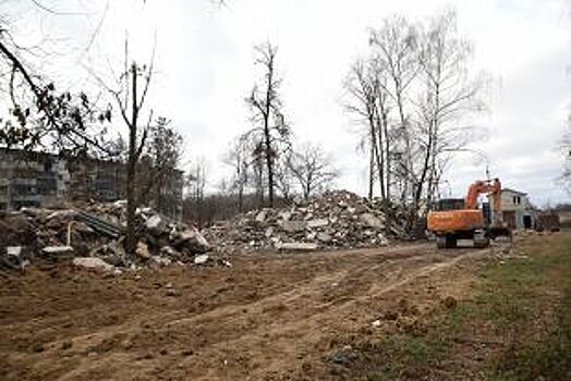 В Курске на месте снесенного дома оставили груды строительного мусора