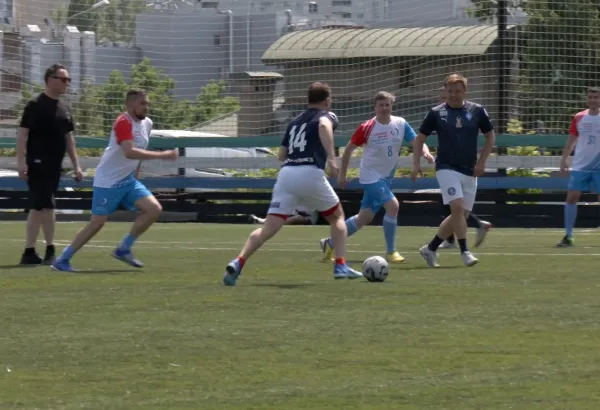 В Самаре прошел футбольный матч между ветеранами «Крыльев Советов» и врачами
