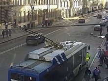 В МВД показали, как троллейбус наехал на актрису дубляжа Шульман в Петербурге