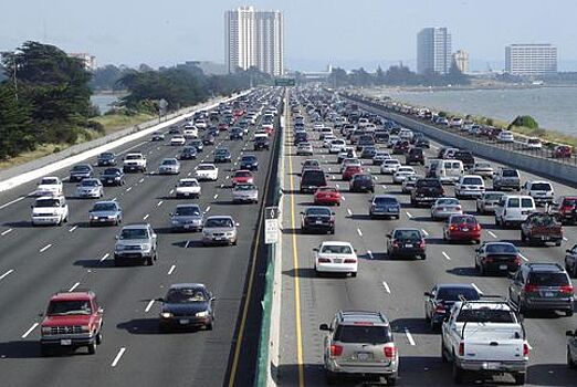 В США запретили слишком медленно ездить