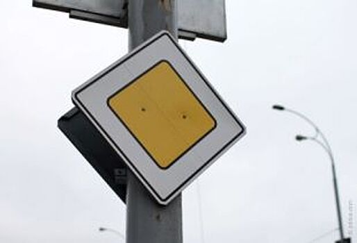 Новые знаки установили на одном из перекрёстков Владивостока