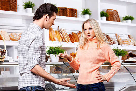 Юрист Бондаренко: покупатель может купить товар по стоимости с ценника