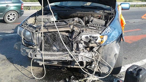 На Краснофлотском мосту «БМВ» протаранил в бок «Форд Транзит»