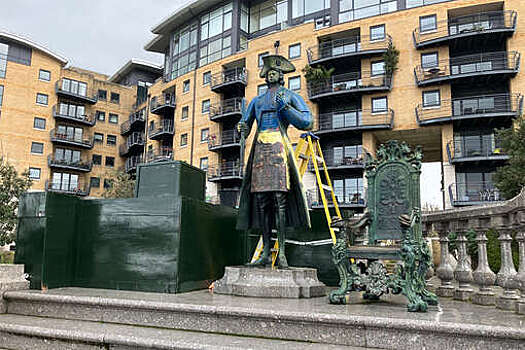 Скульптор Шемякин: памятник Петру I в Лондоне измазали краской с головы до ног