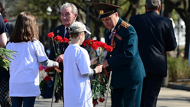 Милонов хочет обязать детей вступать в патриотический орден
