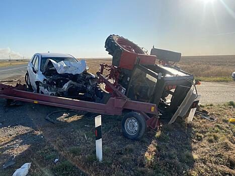 В Адамовском районе в ДТП с трактором пострадала женщина-водитель