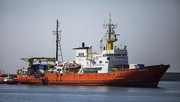 НПО призвали мир помочь судну Aquarius сохранить свой флаг