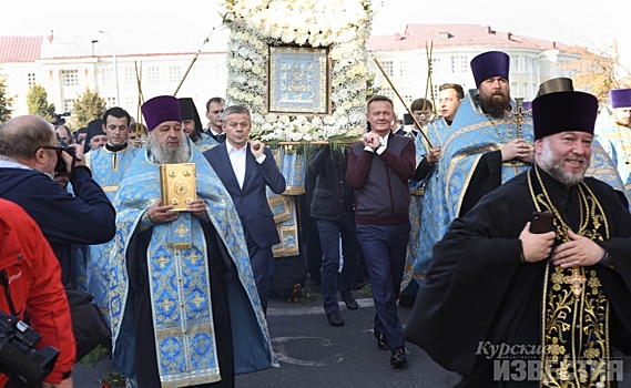 Курск. 7 тысяч человек прошли крестным ходом с иконой Божией Матери «Знамение»