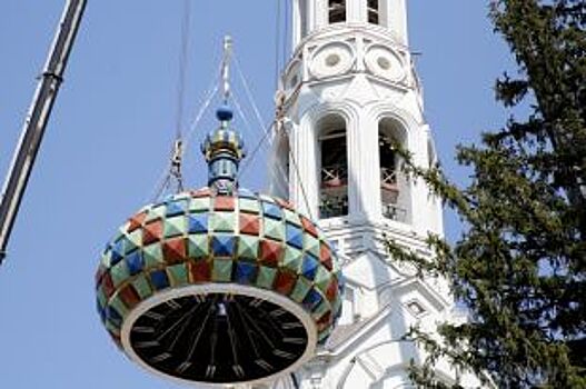 Казанский собор в Ставрополе украсил переливающийся разными цветами купол